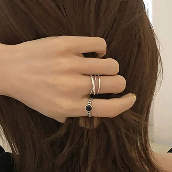 925 Sterling Silver Minimalist Black Circle Ring Wrap Twist Dainty Ring - Picture 3 of 6